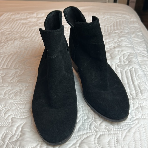 Michael Michael Kors Black suede bootie boots with buckle 8 M EUC Leather - Picture 4 of 16